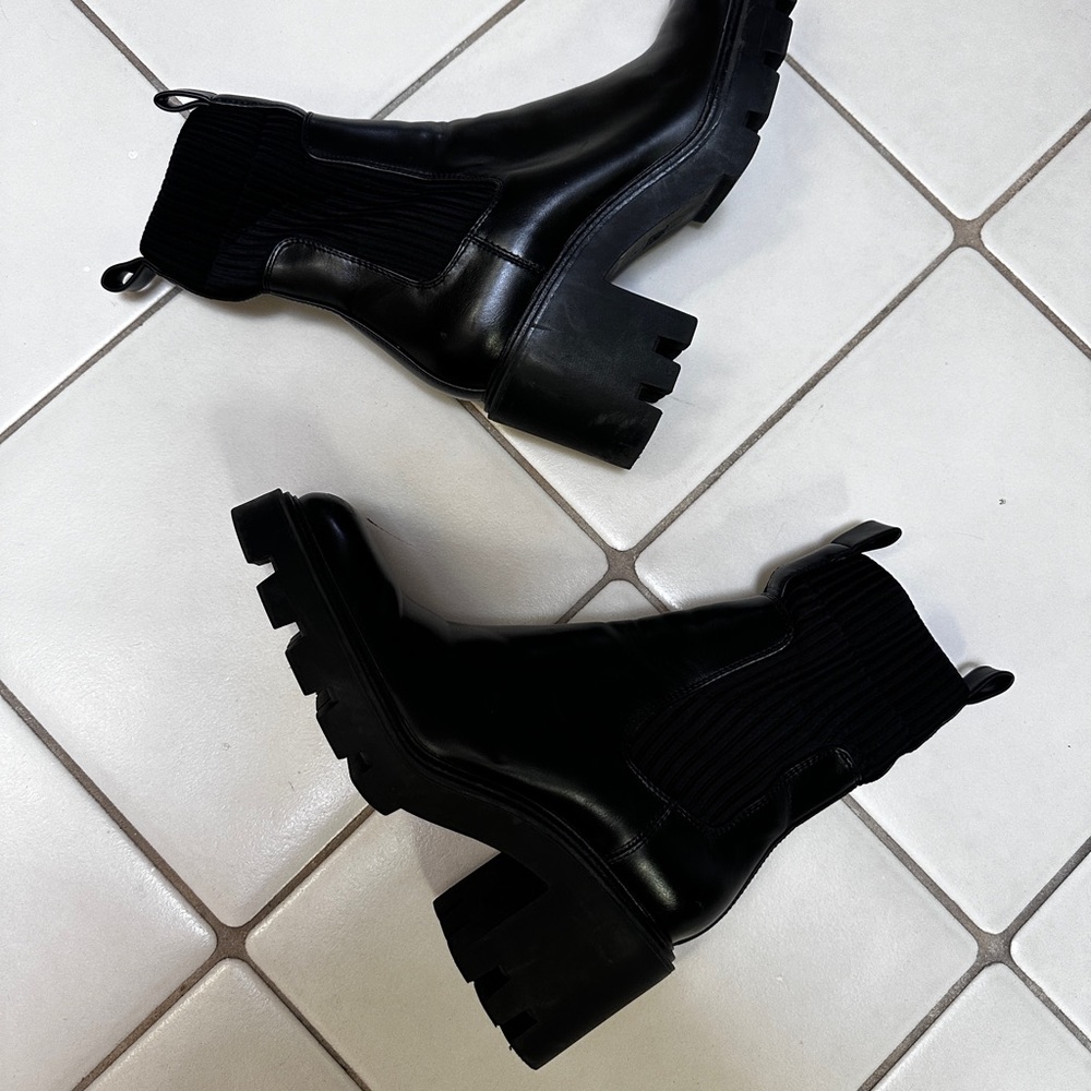 Zara Black Ribbed Ankle Booties
